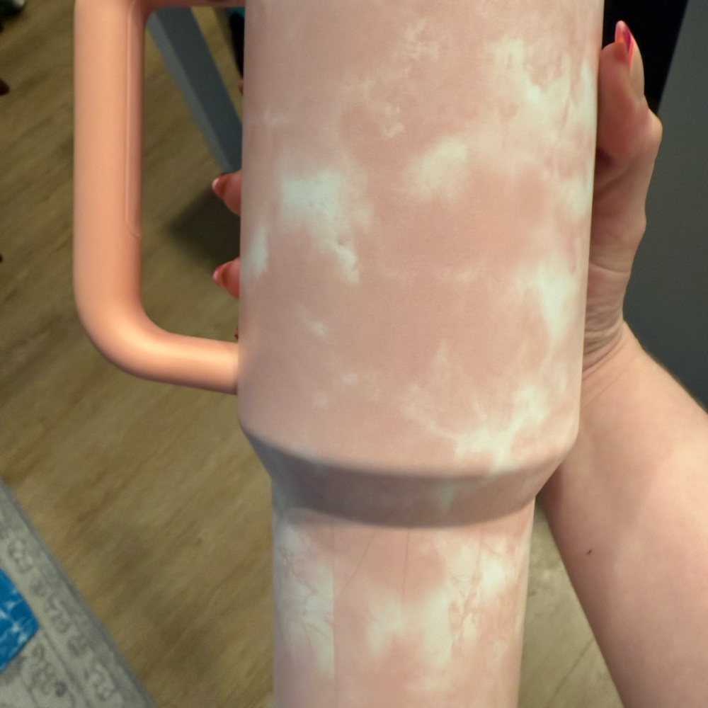 LIMITED EDITION Stanley Marble Pink Tumbler with Handle (Tie Dye) - Picture 5 of 8